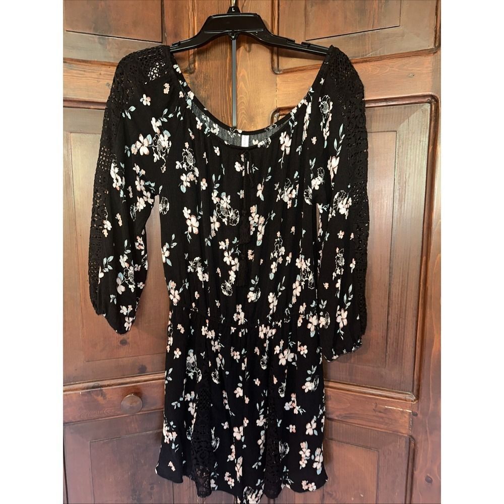 Women's Size Medium Floral Rayon Romper Bohemian Flutter Lace Sleeve: EUC